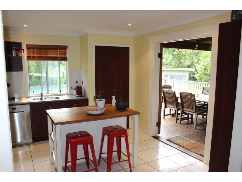 136 Norman Avenue, Norman Park QLD 4170