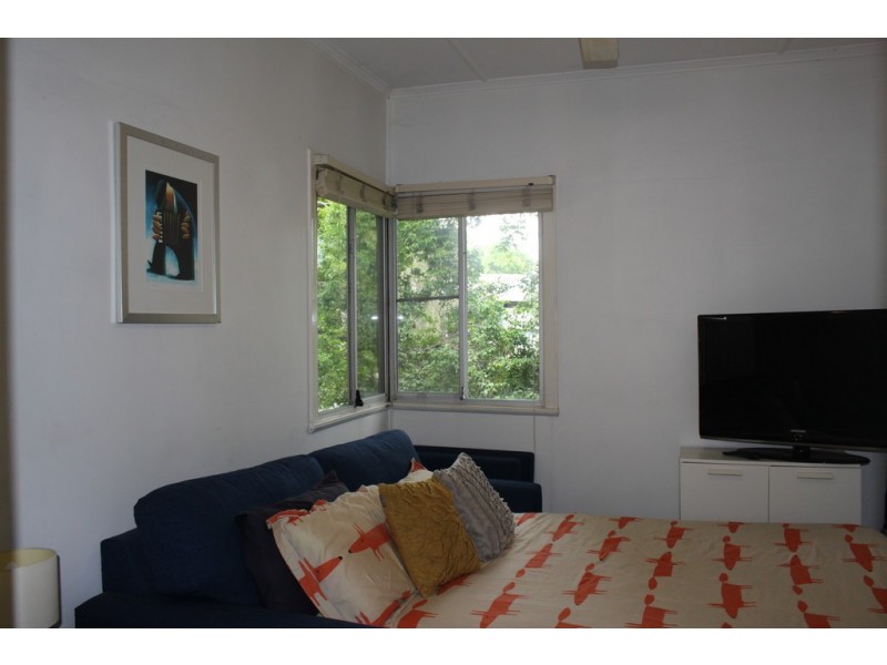 136 Norman Avenue, Norman Park QLD 4170