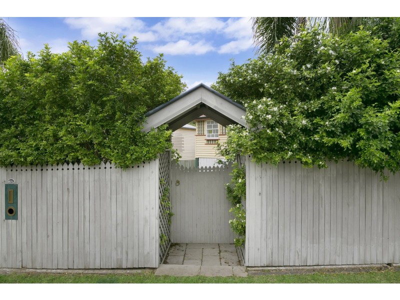 401 BENNETTS ROAD, Norman Park QLD 4170
