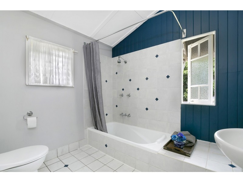 401 BENNETTS ROAD, Norman Park QLD 4170
