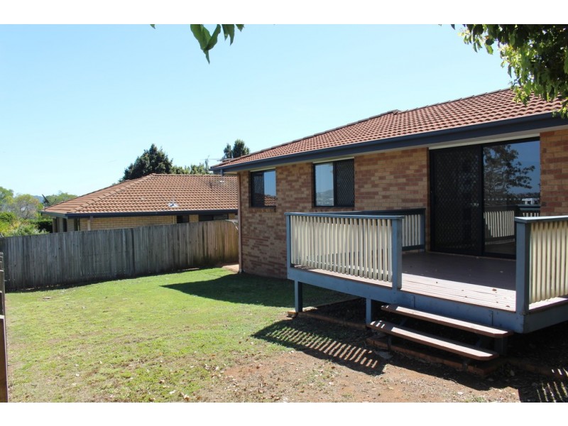 13 Crown Place, Carindale QLD 4152