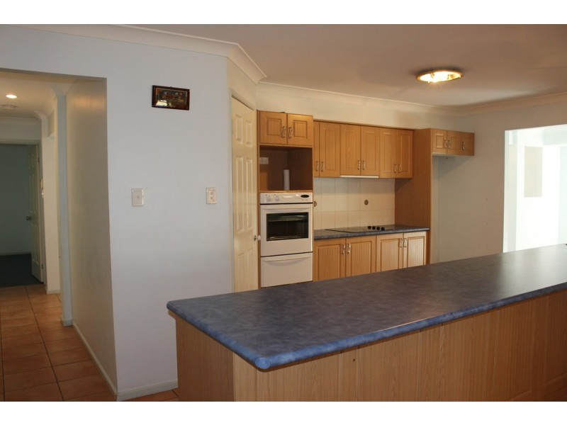 13 Crown Place, Carindale QLD 4152