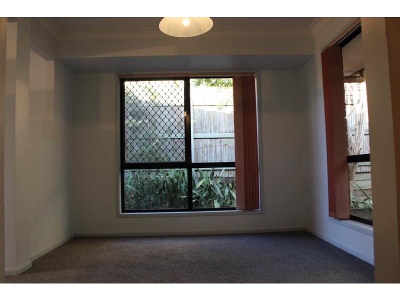 13 Crown Place, Carindale QLD 4152