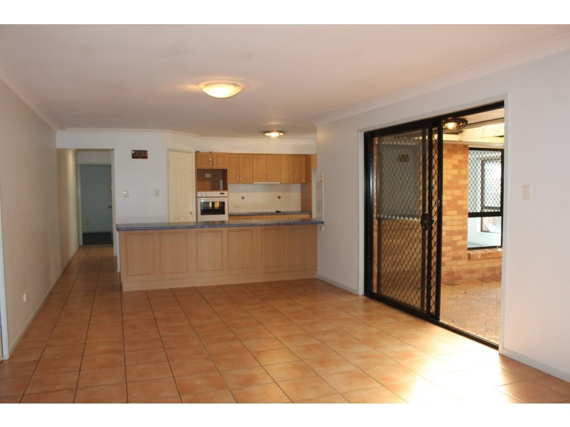 13 Crown Place, Carindale QLD 4152