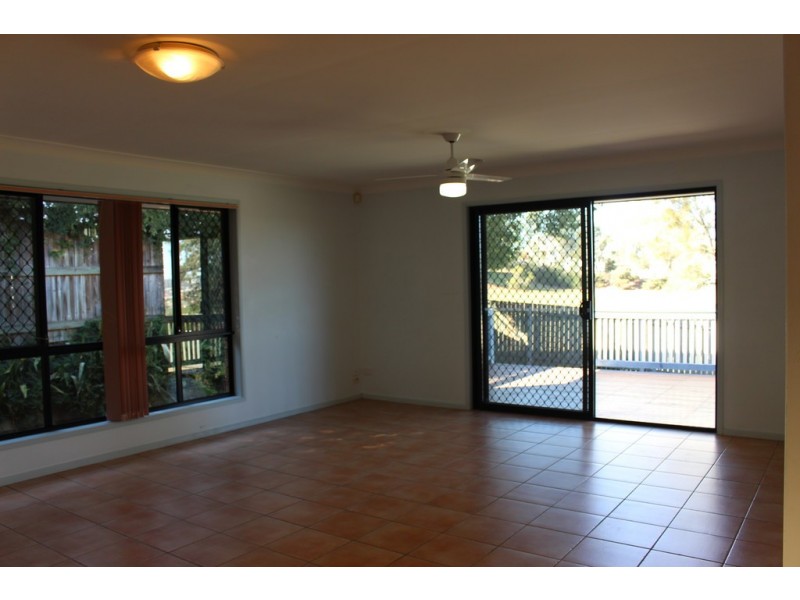 13 Crown Place, Carindale QLD 4152