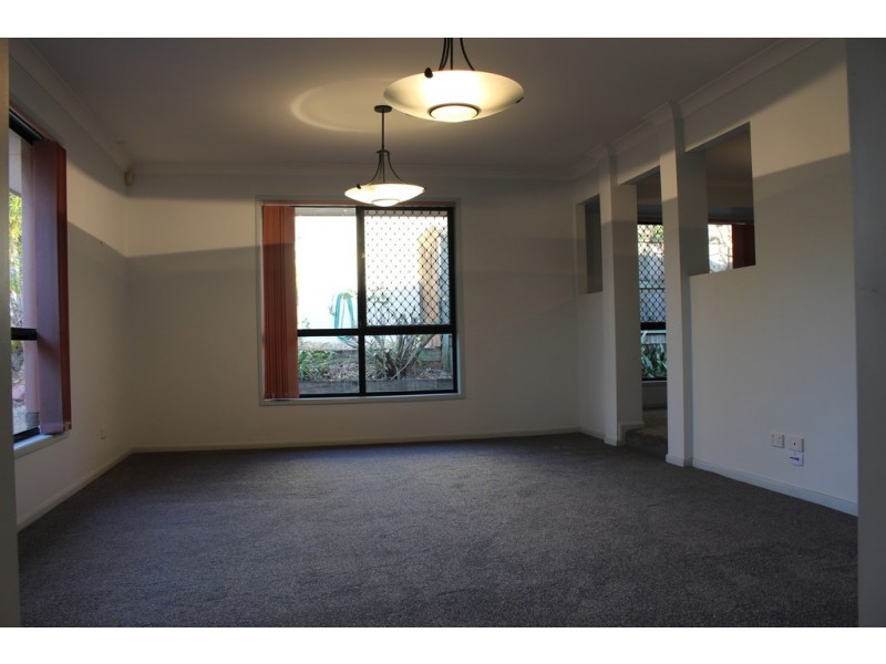 13 Crown Place, Carindale QLD 4152