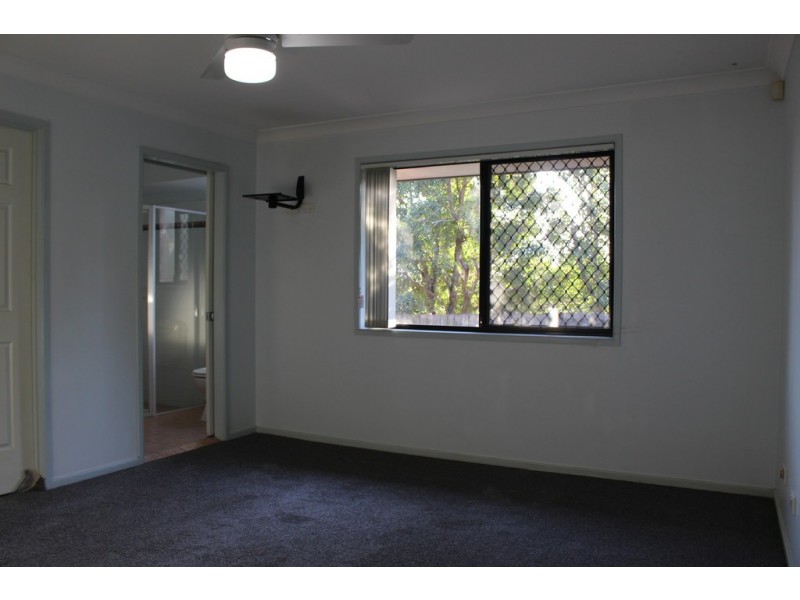 13 Crown Place, Carindale QLD 4152