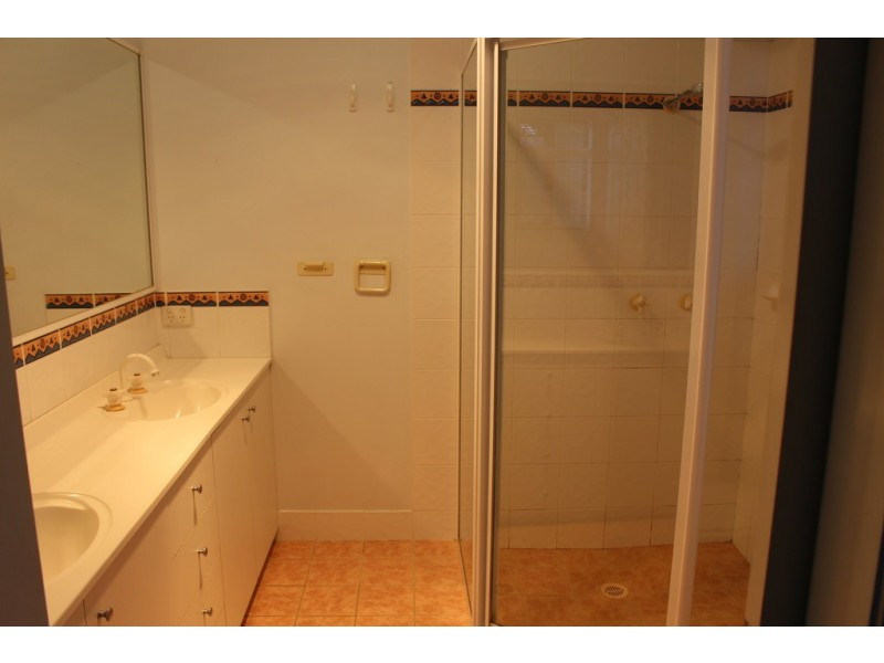 13 Crown Place, Carindale QLD 4152