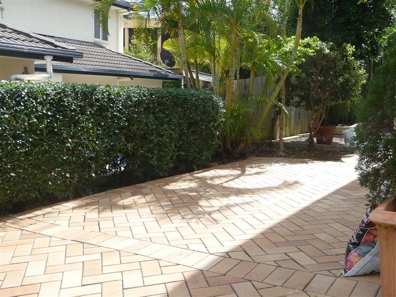 8 Merion Place, Carindale QLD 4152