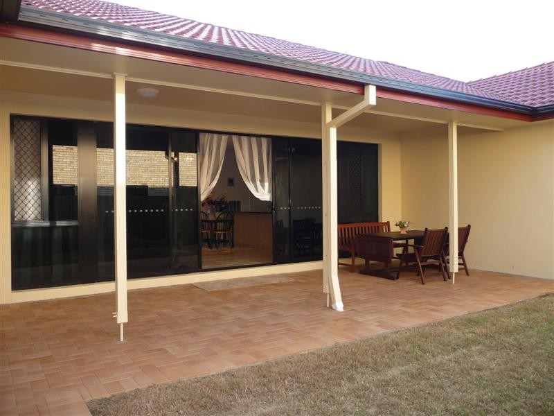 24 Sylvateere Crescent, Wakerley QLD 4154
