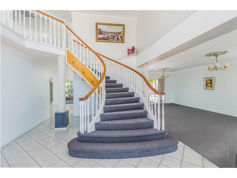 21 Amersham Crescent, Carindale QLD 4152