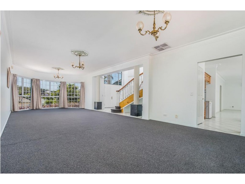 21 Amersham Crescent, Carindale QLD 4152