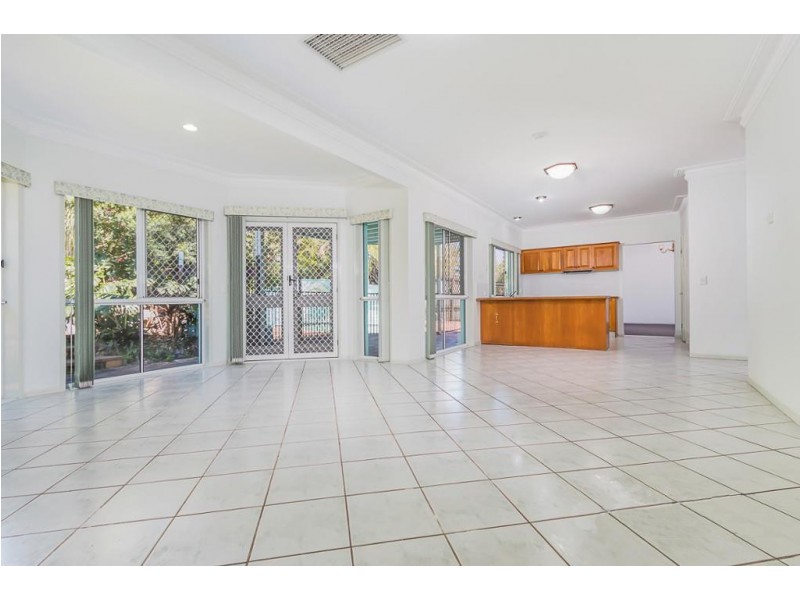 21 Amersham Crescent, Carindale QLD 4152