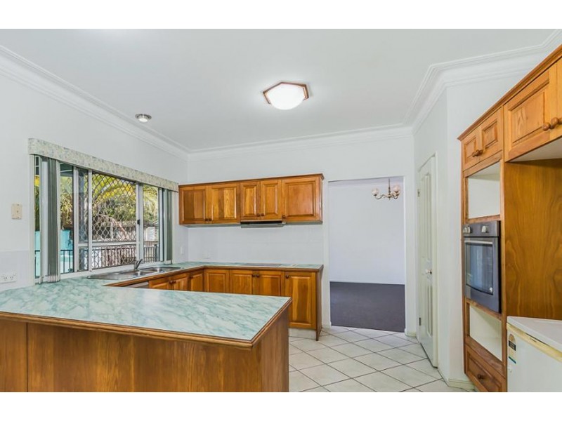 21 Amersham Crescent, Carindale QLD 4152