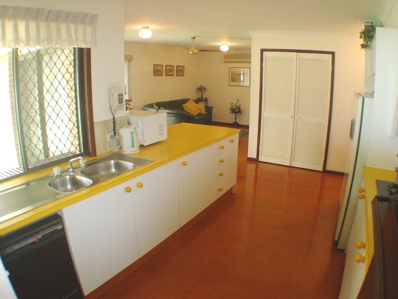 89 Meadowlands Road, Carindale QLD 4152