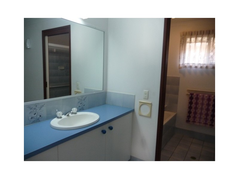 89 Meadowlands Road, Carindale QLD 4152