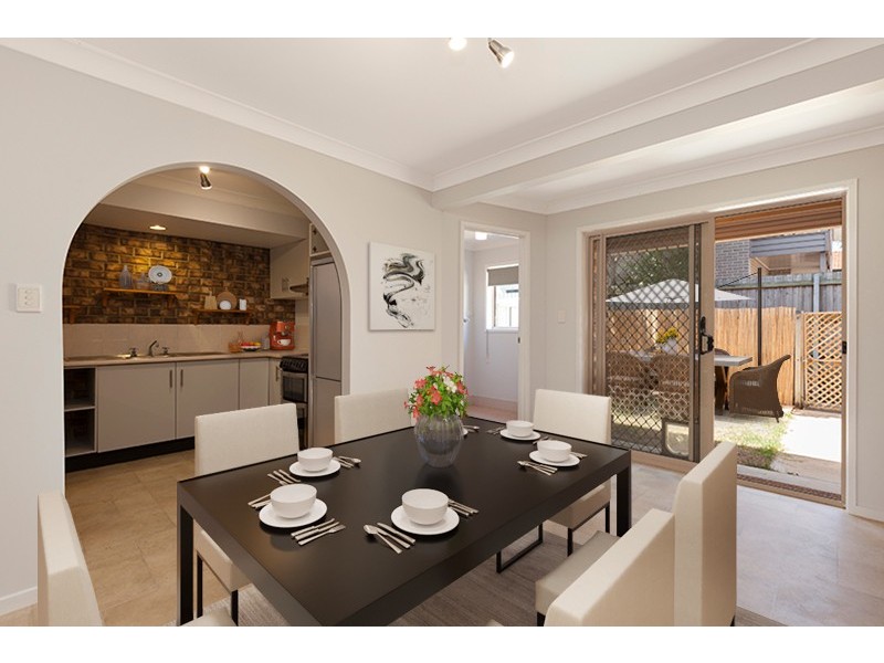 2/18 ORANA STREET, Carina QLD 4152