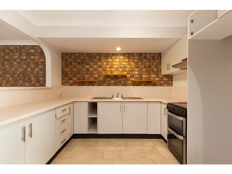 2/18 ORANA STREET, Carina QLD 4152