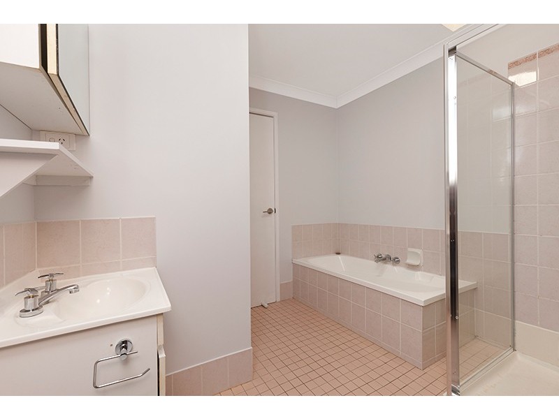 2/18 ORANA STREET, Carina QLD 4152