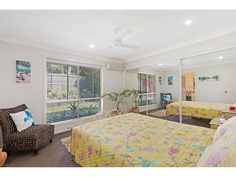 37 WYNCROFT STREET, Holland Park QLD 4121