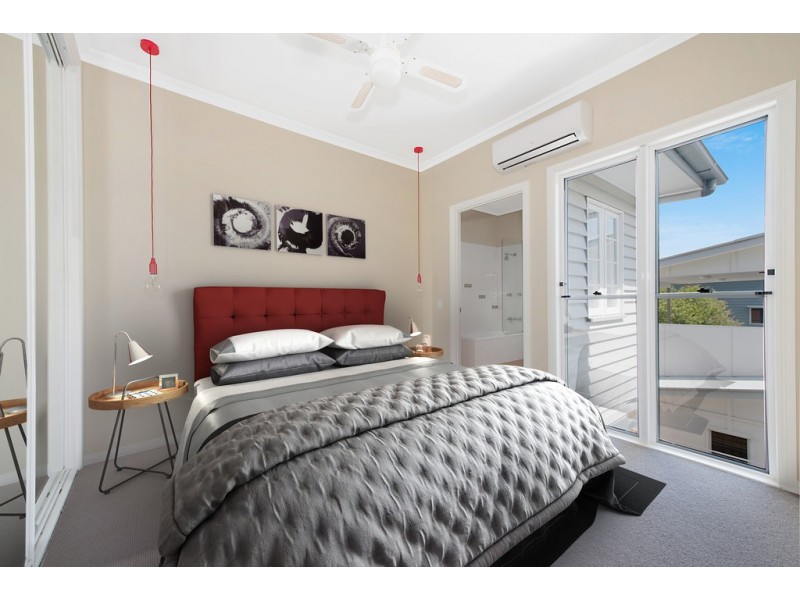 42 RENTON STREET, Camp Hill QLD 4152