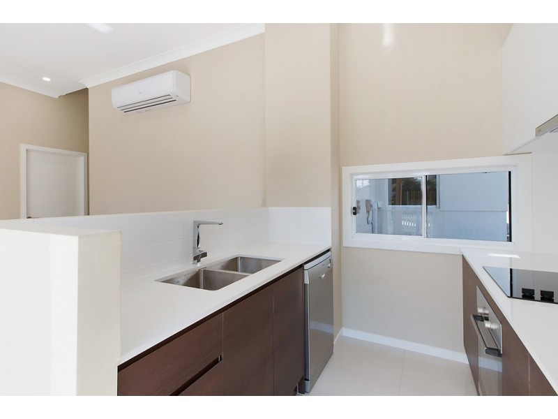 42 RENTON STREET, Camp Hill QLD 4152