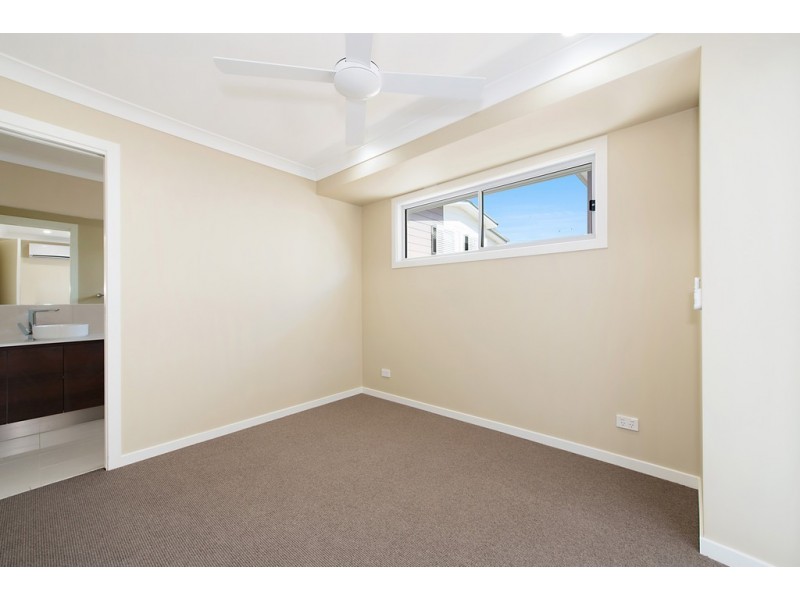 42 RENTON STREET, Camp Hill QLD 4152