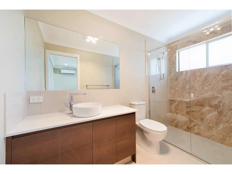 42 RENTON STREET, Camp Hill QLD 4152