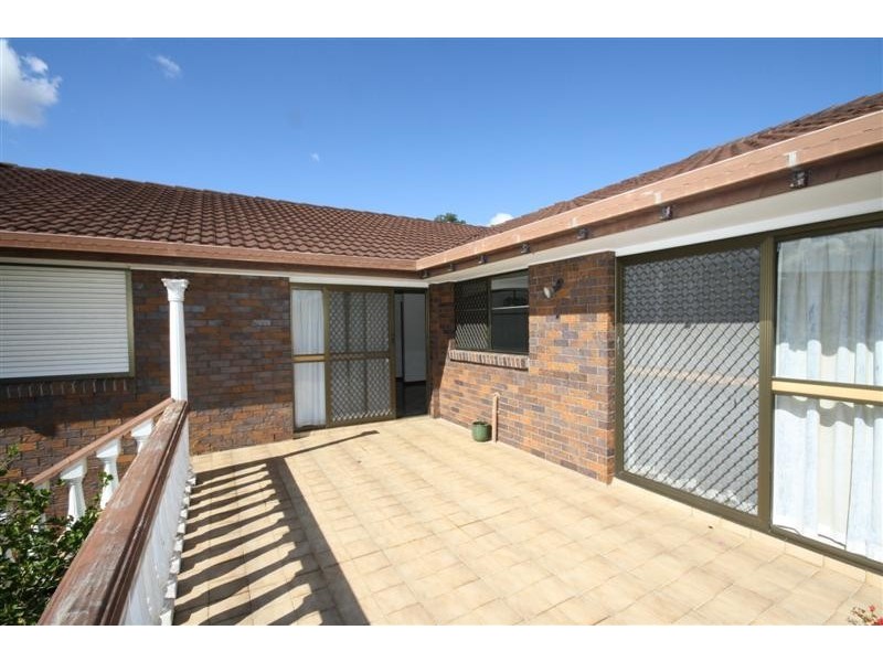 96 Kilmorey Street, Carindale QLD 4152