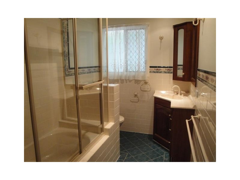 8 Strahan Street, Belmont QLD 4153