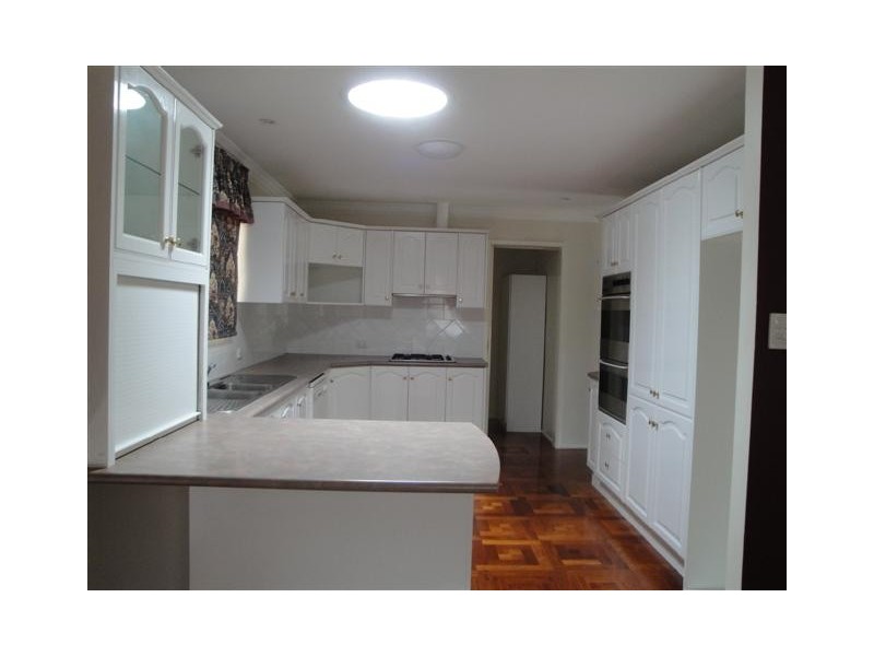 8 Strahan Street, Belmont QLD 4153