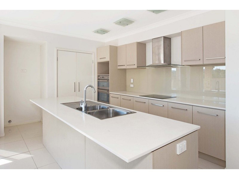 21 Taylor Place, Mackenzie QLD 4156