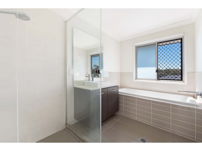 21 Taylor Place, Mackenzie QLD 4156