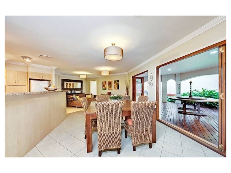 11 Ashbourne Close, Carindale QLD 4152