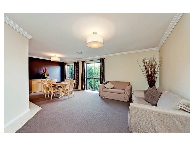 11 Ashbourne Close, Carindale QLD 4152