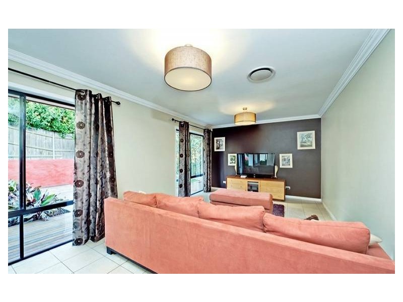 11 Ashbourne Close, Carindale QLD 4152