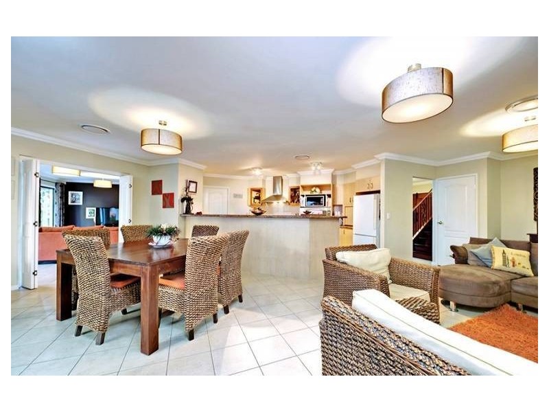 11 Ashbourne Close, Carindale QLD 4152