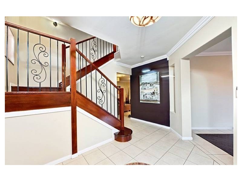 11 Ashbourne Close, Carindale QLD 4152