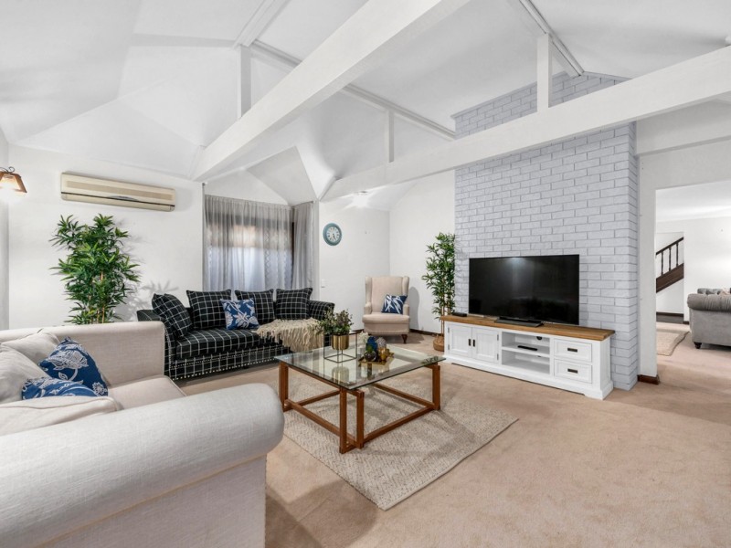 10 Brodick Street, Carindale QLD 4152