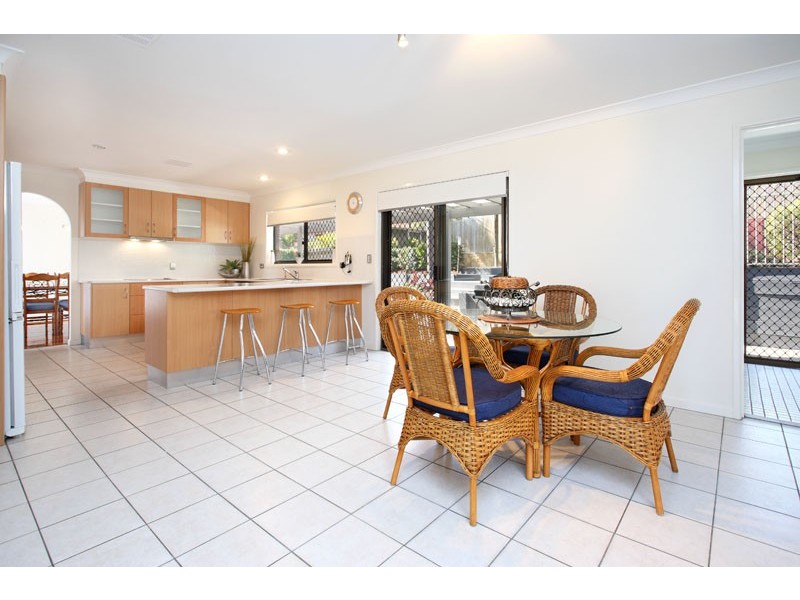 18  Raymore Court, Carindale QLD 4152