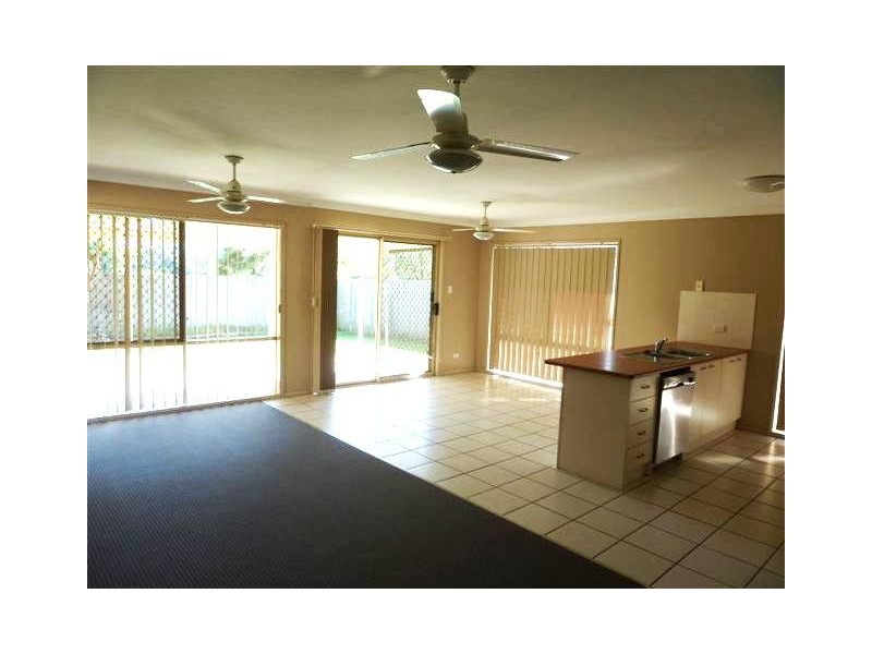 17  Araluen Street, Carindale QLD 4152