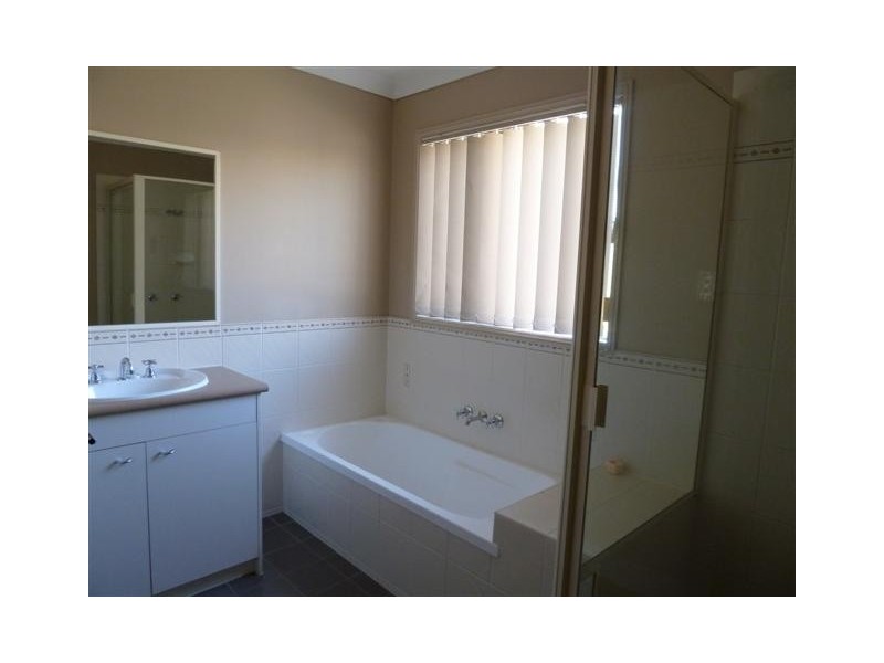 17  Araluen Street, Carindale QLD 4152