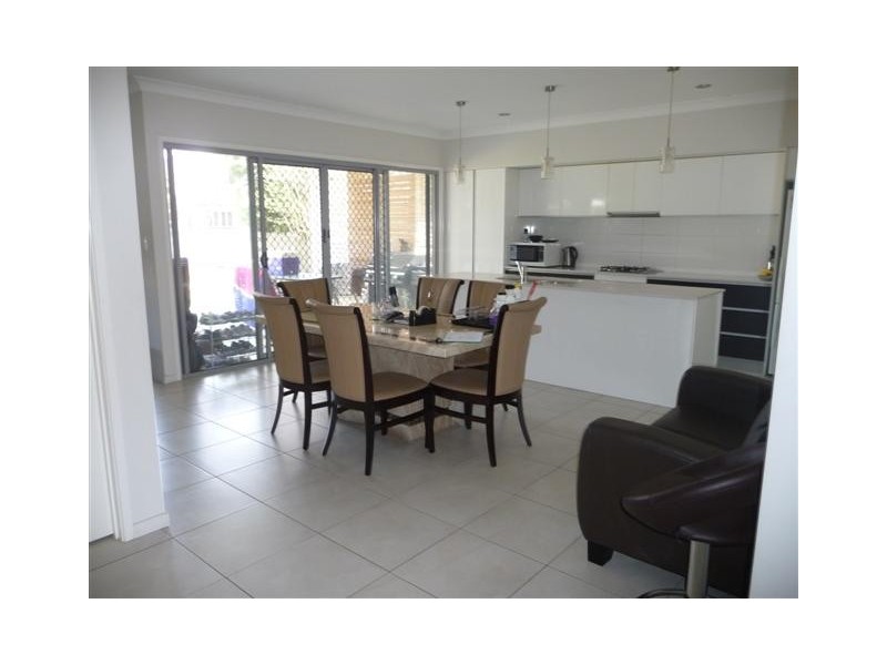 5 Fred Street, Camp Hill QLD 4152