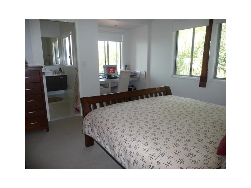 5 Fred Street, Camp Hill QLD 4152