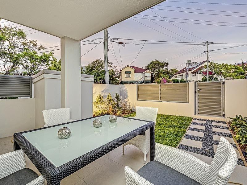 2/56  Nelson Street, Coorparoo QLD 4151