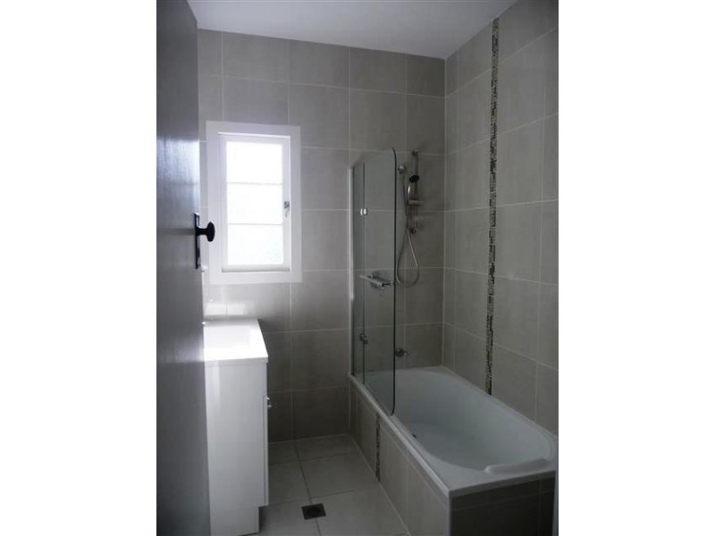 24 Mc Ewan St, Carina QLD 4152