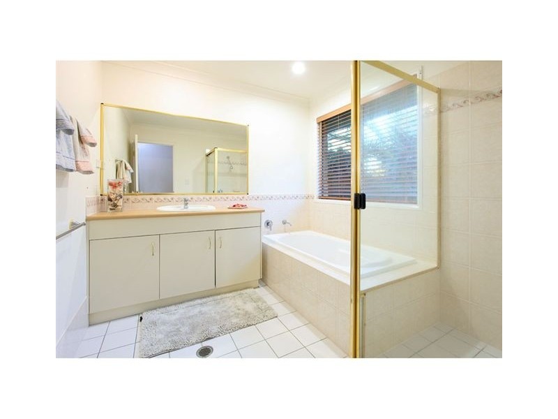 49 Silky Oak Cresent, Carindale QLD 4152