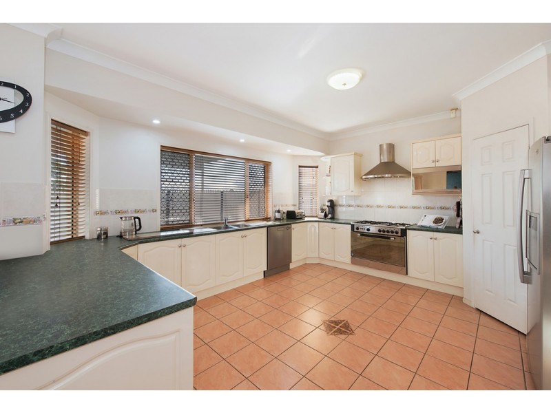 6 CHICHESTER COURT, Carindale QLD 4152