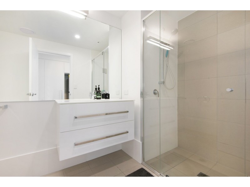 31305 / 300 OLD CLEVELAND ROAD, Coorparoo QLD 4151