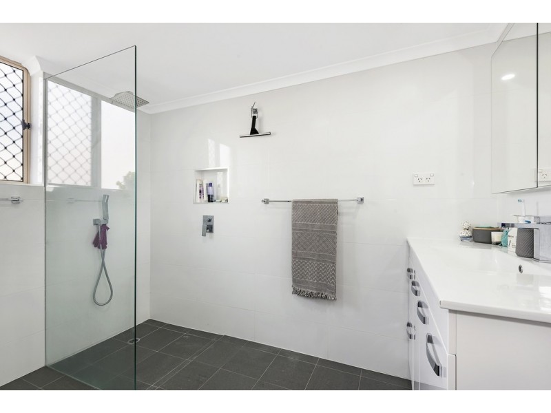 2/11 Mayfield Road, Carina QLD 4152